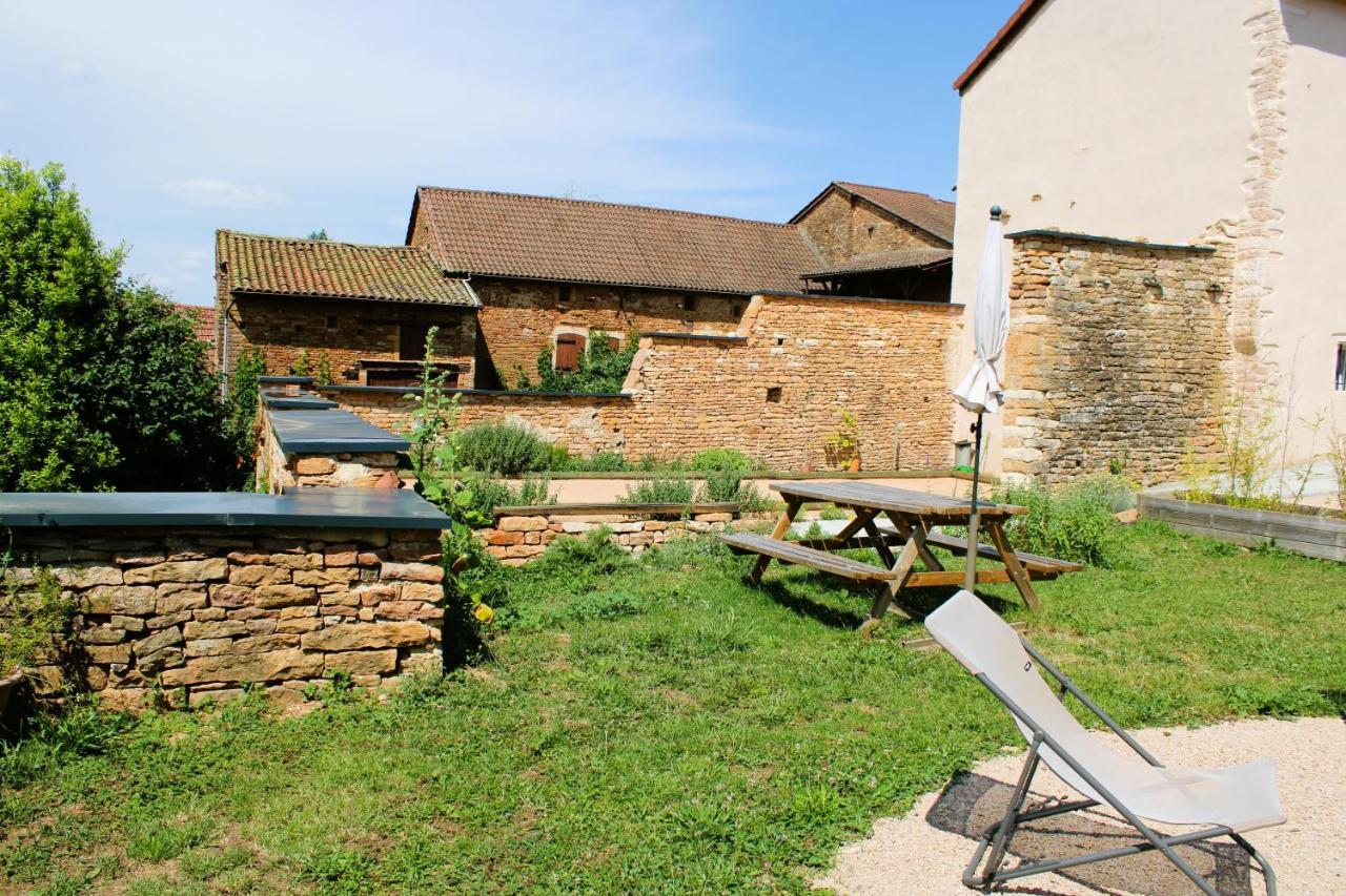 Le Clos Des Pierres Rouges Burgy Extérieur photo